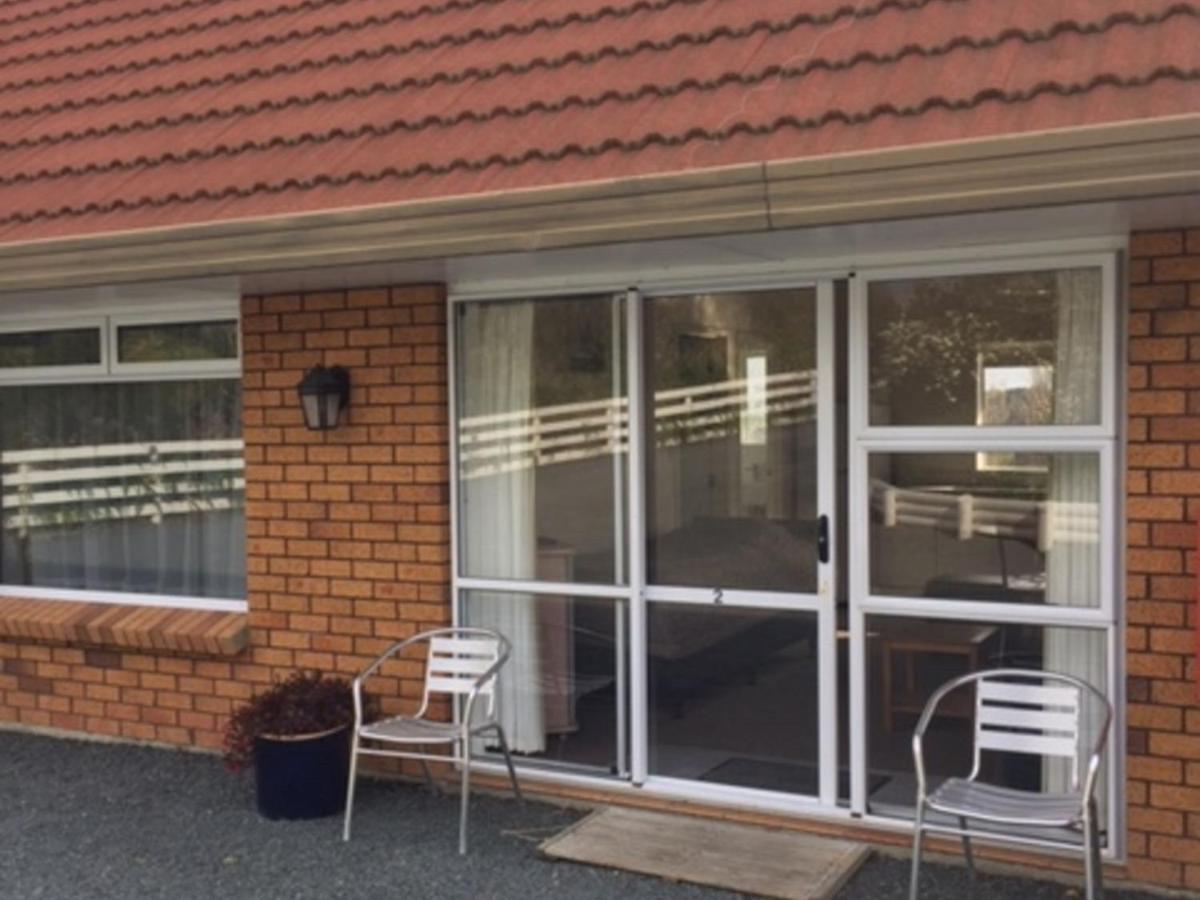 Castle Court Motel Wellsford Exterior foto