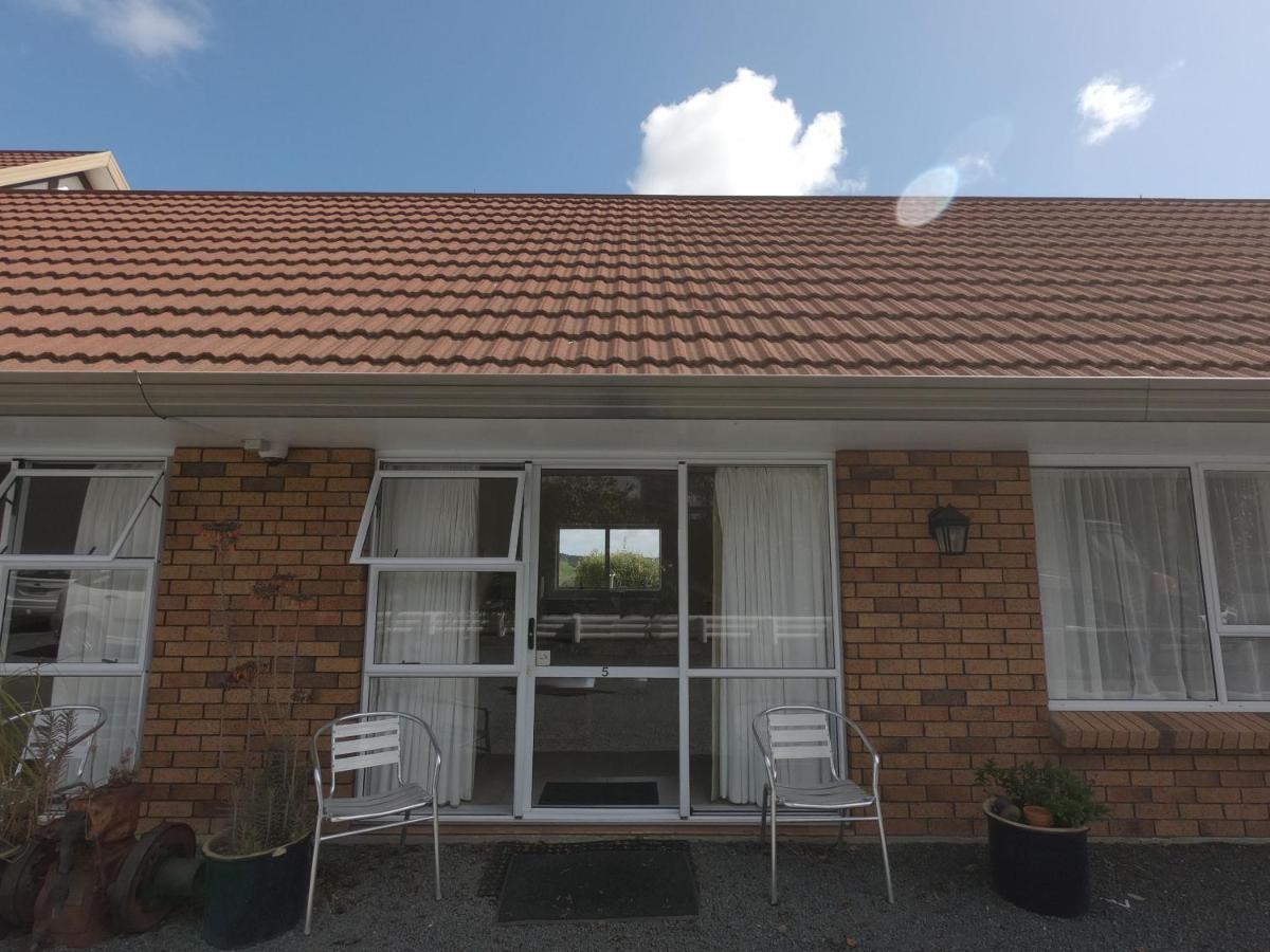 Castle Court Motel Wellsford Exterior foto