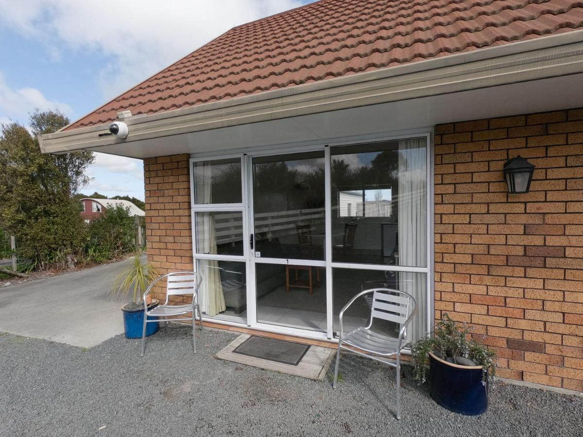 Castle Court Motel Wellsford Exterior foto